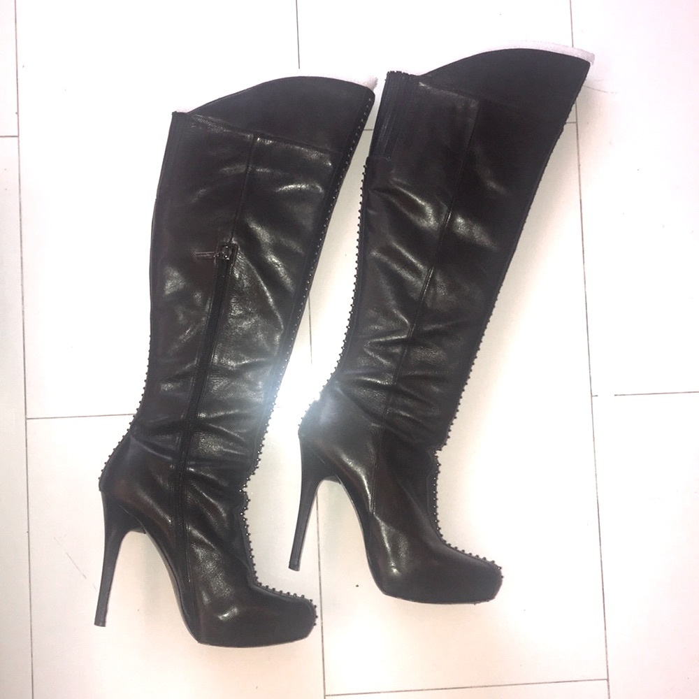 Signature Report Black Leather Knee Hi Boots